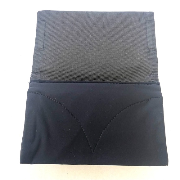 Running Buddy Black Unisex Running Magnetic Fold-Over Fanny/Hip Pack - Picture 5 of 5